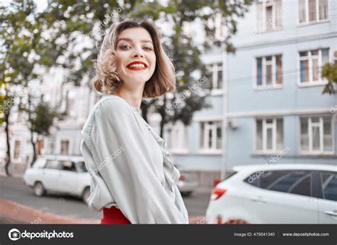 Blonde Woman In Red Skirt Outdoors Walking Fresh Air Lifestyle — Stock