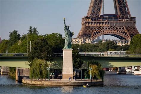 15 Famous Paris Bridges To Explore With Photos