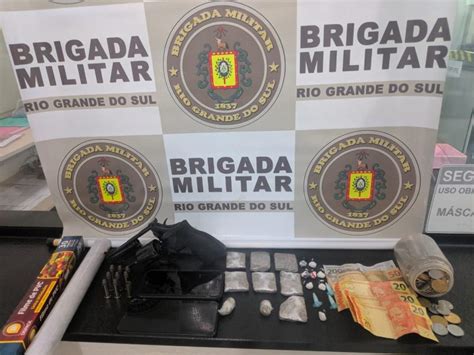 Homem é preso por porte ilegal de arma de fogo e tráfico em Bom Retiro