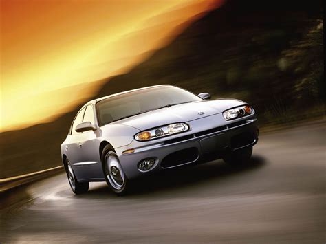 Oldsmobile Aurora Specs And Photos 2000 2001 2002 2003 Autoevolution