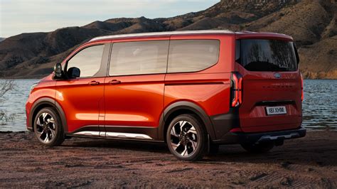 Yeni Ford Tourneo Custom tanıtıldı İşte tasarımı ve özellikleri