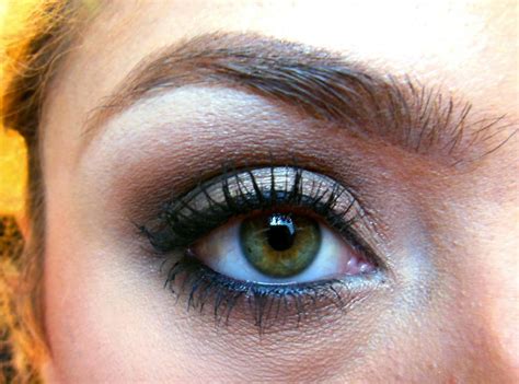 Cosmetic Queen Blog How To Wet N Wild Nude Awakening Eyeshadow Look