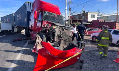 Accidente En Irapuato Tráiler Pierde El Control Y Causa Choque