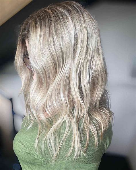 Stunning Platinum Blonde Balayage Hair Color Ideas