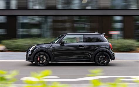 Cận cảnh hot hatch siêu hiếm MINI John Cooper Works 1to6 Edition chỉ