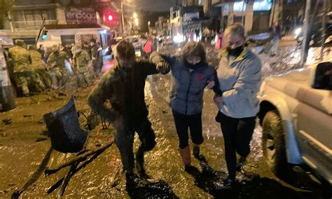 Chuva Recorde Em Quase Anos Deixa Ao Menos Mortos E