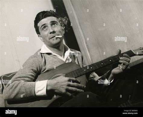 Gilbert Becaud 1927 2001 French Singer Banque D Image Et Photos Alamy