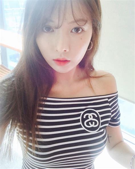 Quên son đỏ son nude đi son hồng san hô mới là màu son được con gái châu Á mê nhất hè này