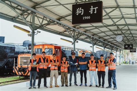 漾新聞陳其邁開箱全台最大戶外鐵道博物館 百年鐵道濱線觀光列車「哈瑪星號」啟售開賣 漾新聞young News