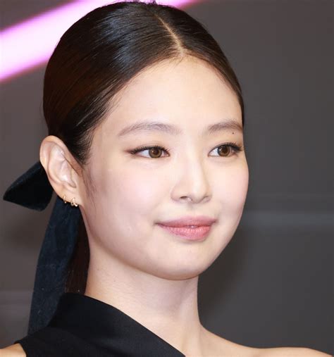 Labios nude qué barra te favorece y rejuvenece más según tu tono de piel Vogue España