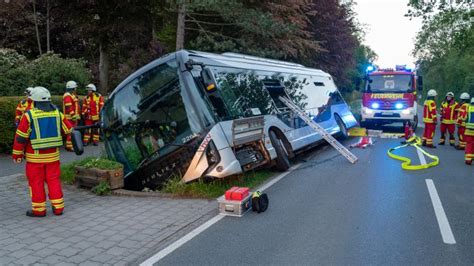 Fahrfehler Unfall Mit Hvv Linienbus Im Kreis Pinneberg Noz