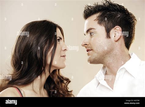 Couple, falls in love, eye contact, portrait Stock Photo - Alamy