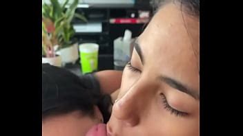 Azadas Calientes Compartiendo Una Polla XVIDEOS