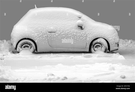 The snowy car Stock Photo - Alamy