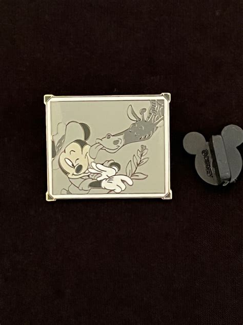 Disney Pin Mickey Mouse Safari Snapshots Giraffe Wdw Cast