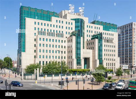 Edificio Del Servicio Secreto De Inteligencia En Vauxhall Fotografías E