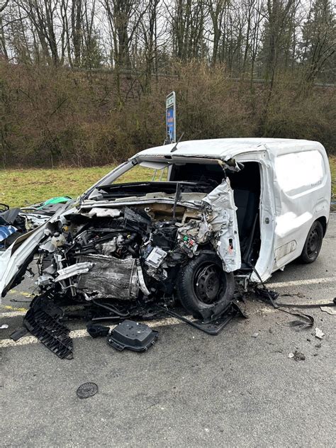 Fw Horn Bad Meinberg Schwerer Verkehrsunfall Auf Der B Mit T Dlich