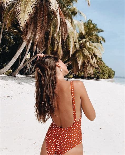 9 Hot Sexy Sara Baceiredo Bikini Pics