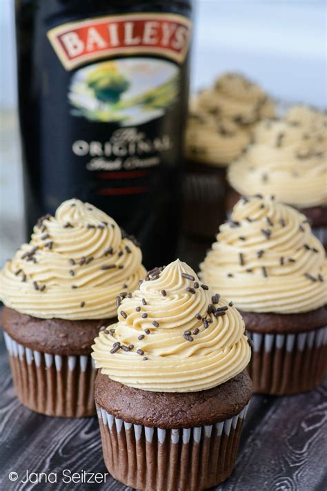 Baileys Irish Cream Cupcakes Baileysirishcream Alcoholic Desserts Baileys Recipes Boozy