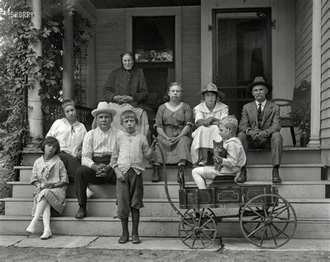 Shorpy Historical Picture Archive :: Family Portrait: 1915 high ...