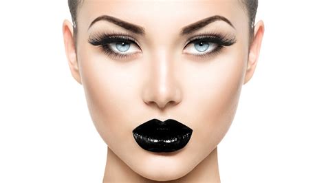 How To Wear Black Lipstick