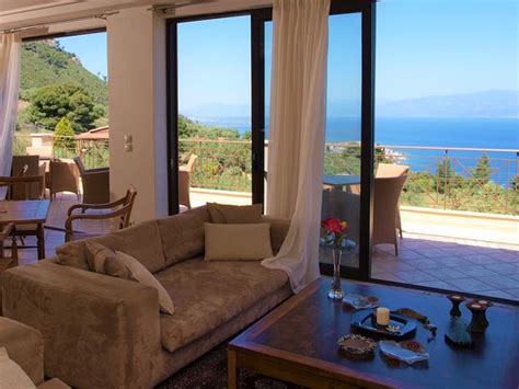 HOTEL THEASI - Prices & Guest house Reviews (Diakofto, Greece)