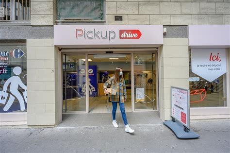 Carrefour et La Poste lancent un nouveau concept de drive piéton à Paris