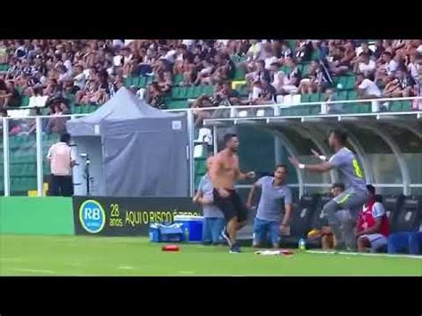 Torcida Do Figueirense Invade O Campo Para Bater Em Bruno Silva Do