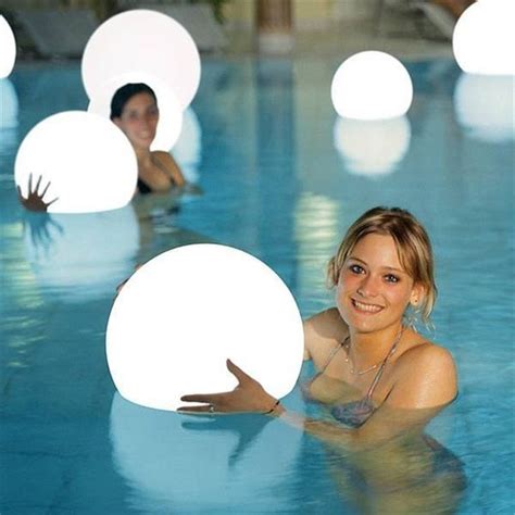 Floating LED Garden Ball Light | Schwimmlichter, Unterwasserbeleuchtung ...