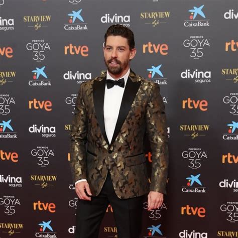 Adrián Lastra En La Alfombra Roja De Los Goya 2021 Alfombra Roja Y