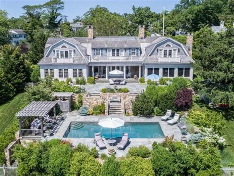 Set Like A Jewel On 1 7 Acres Of Coastline This Shingle Style Retreat