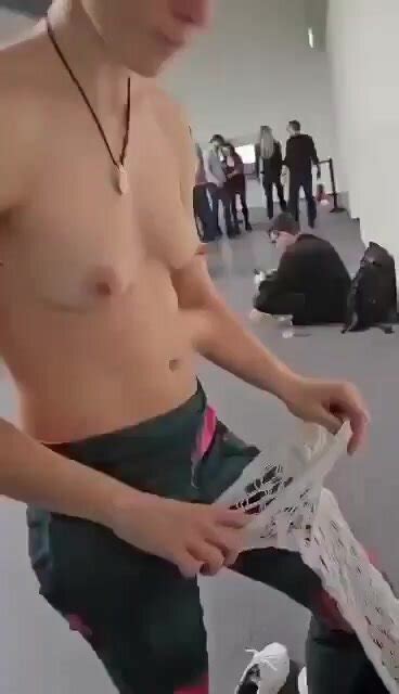 Slut strips totally naked in public ThisVid 日本語で