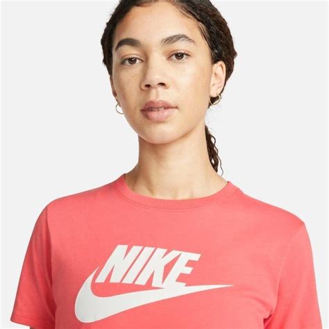 Camiseta Nike Sportswear Essentials Feminina Centauro