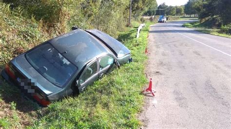 Resulta herido al salirse de la vía con su coche en Vilalba