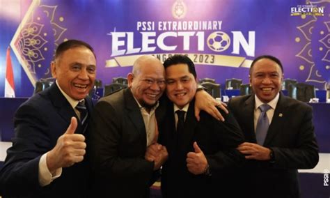 Daftar Lengkap Ketua Umum PSSI Semua Tersenyum Sambut Erick Thohir