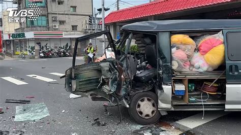 邊開邊睡？雲林廂型車保齡球式推撞 騎士全噴飛重摔 鏡週刊 Mirror Media