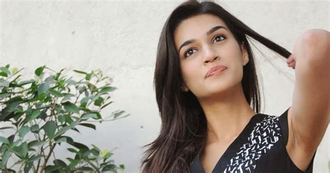 Hot Actress Stills Now Hot Sexy Bollywood Actress Kriti Sanon Hot Pics