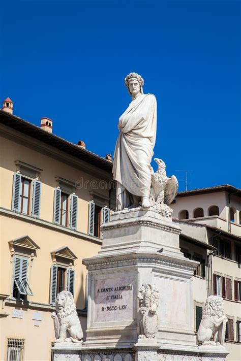 La Statua Di Dante Alighieri Ha Eretto Nel 1865 Alla Piazza Santa Croce