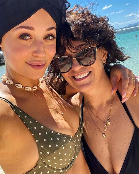 Izabella Krzan w bikini Ależ ona jest seksowna w UbierzmySie pl