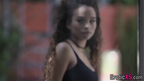 Black Hottie Gets Pussy Rubbed