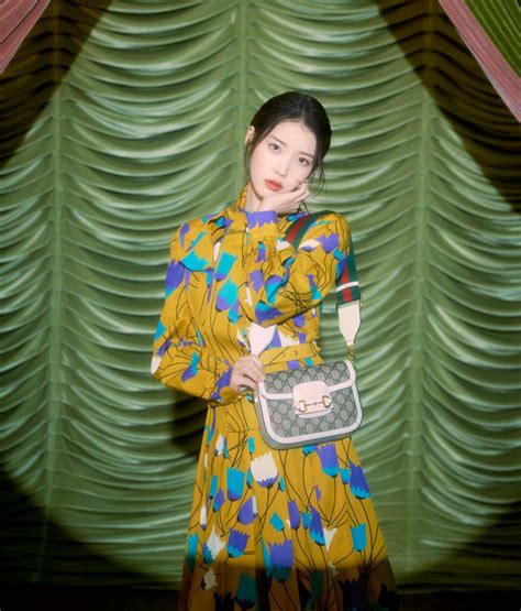 IU diện đồ Gucci và nhận loạt lời cay đắng từ netizen Giống mấy bạn hot girl mạng cố học đòi