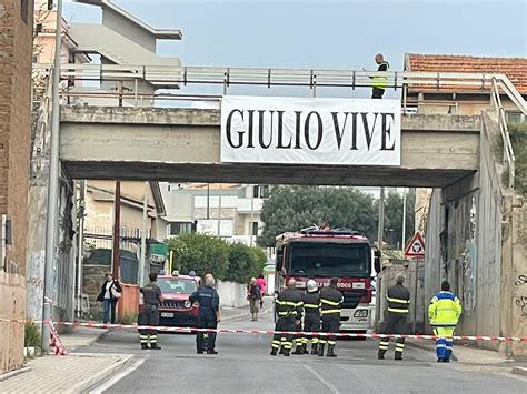 Riapre Il Traffico Dopo La Caduta Di Calcinacci Rimossi I Cartelli Sul