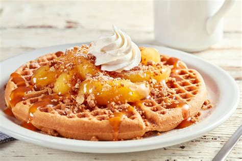 Huddle House Introduces New Apple Streusel Breakfast Platters
