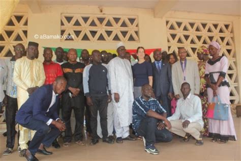 Atelier de formation à lintention dune trentaine de journalistes de