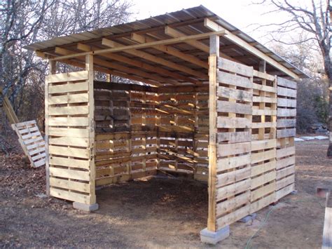 Create A Diy Pallet Shed In Your Backyard Easy To Follow Plans ~ Yard