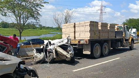 Choque En Cadena Deja Una Mujer Fallecida Y 10 Autos Siniestrados En