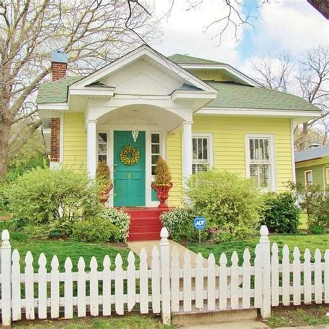 35 Popular Yellow House Exterior Design Ideas Cottage