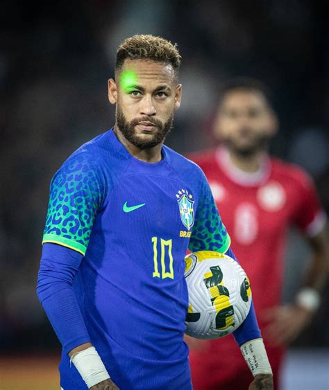 Neymar se diz focado em ganhar todas as taças na temporada