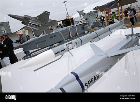 Beispiele Dummies Verschiedener Waffensysteme Taurus Meteor Spear Am Stand Der Firma Mbda