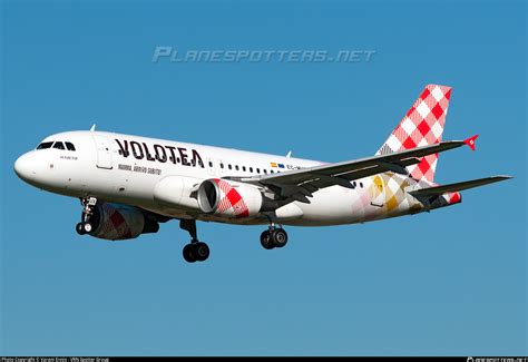 EC MUX Volotea Airlines Airbus A319 111 Photo By Varani Ennio VRN